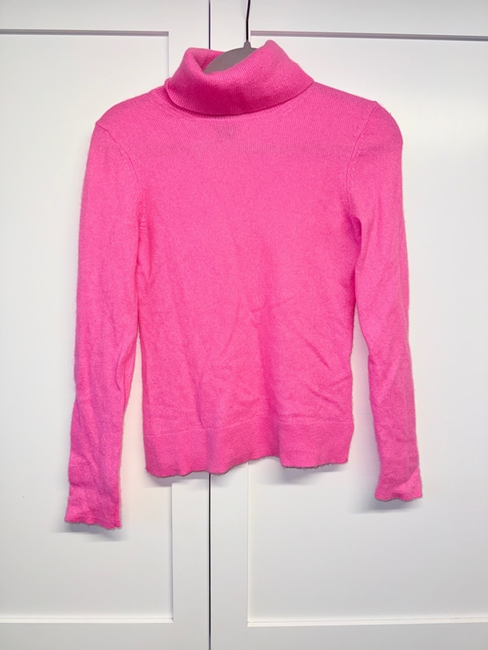 Sold 100% Cashmere Tahari Bright Pink Turtleneck Sweater